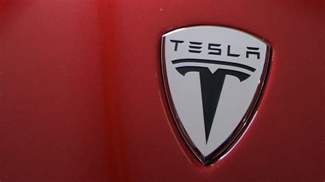Tesla didn’t squelch United Auto Workers message when it cracked down on T-shirts, court says